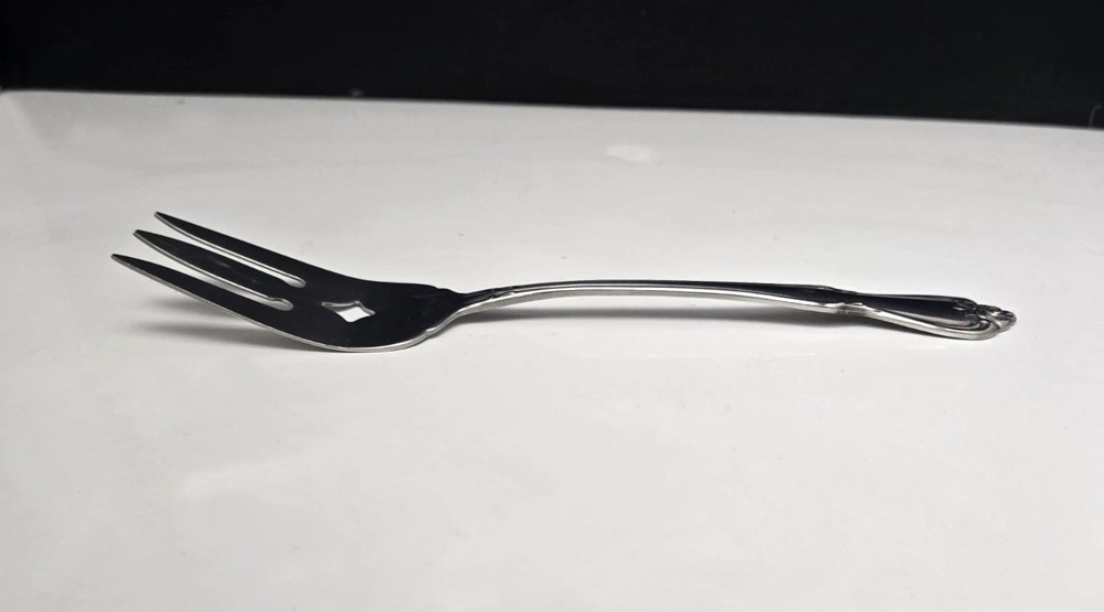 Oneida 1881 Rogers Arbor Rose True Rose Serving Fork Stainless Flatware 8.5"