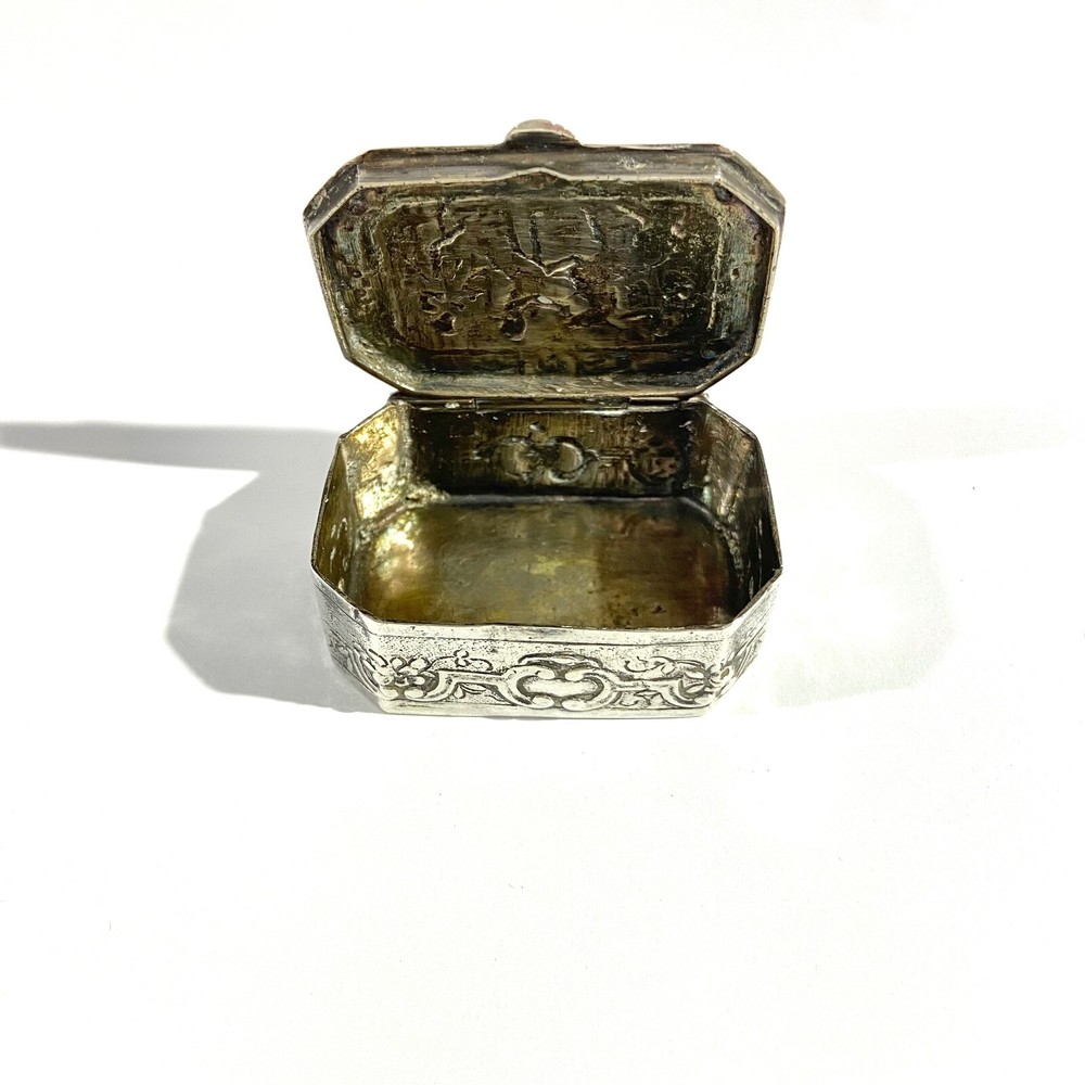 Antique heavy Solid Silver Pillbox , Hallmarked with Medieval scene