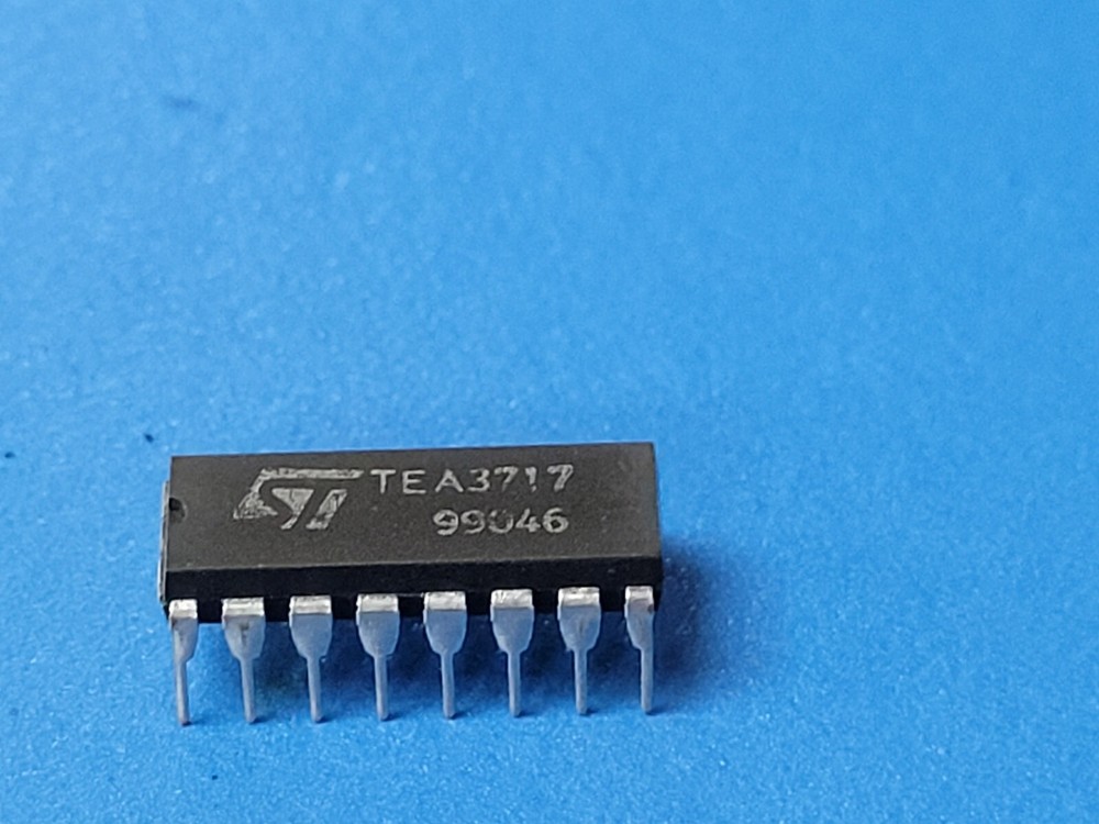 (1 PC) TEA3717 STMICRO Stepper Motor Controller 1A BIPolar PDIP16