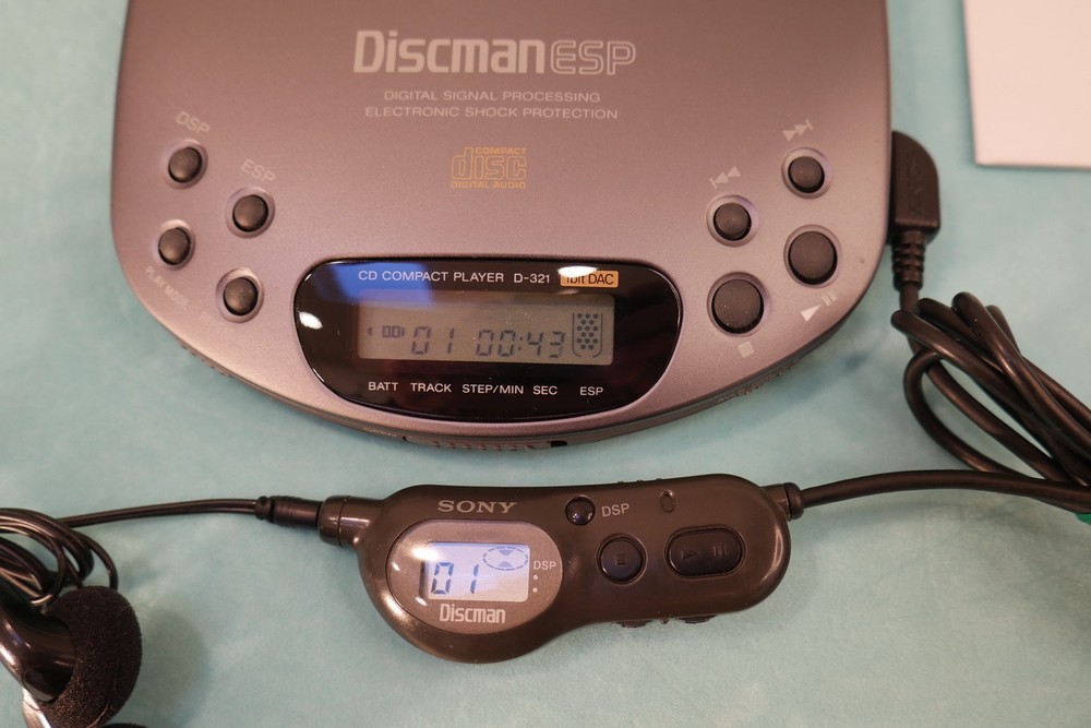Sony D-321 Discman :: Restored :: Complete Set