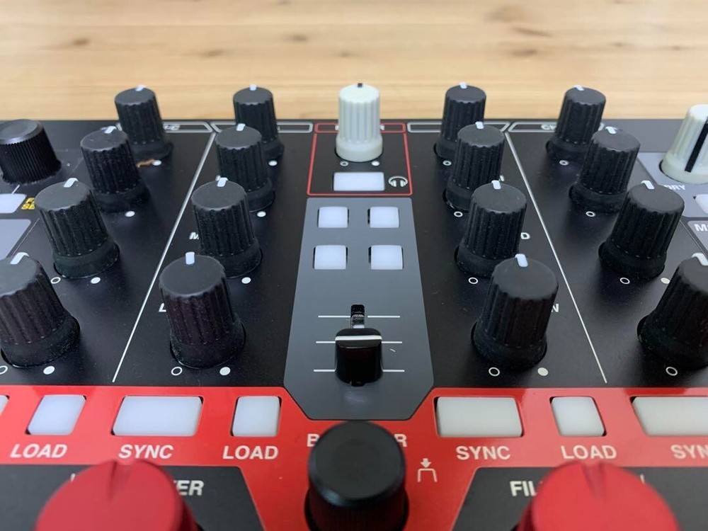 Vestax VCI-400 USB MIDI and Audio DJ Controller Test Completed