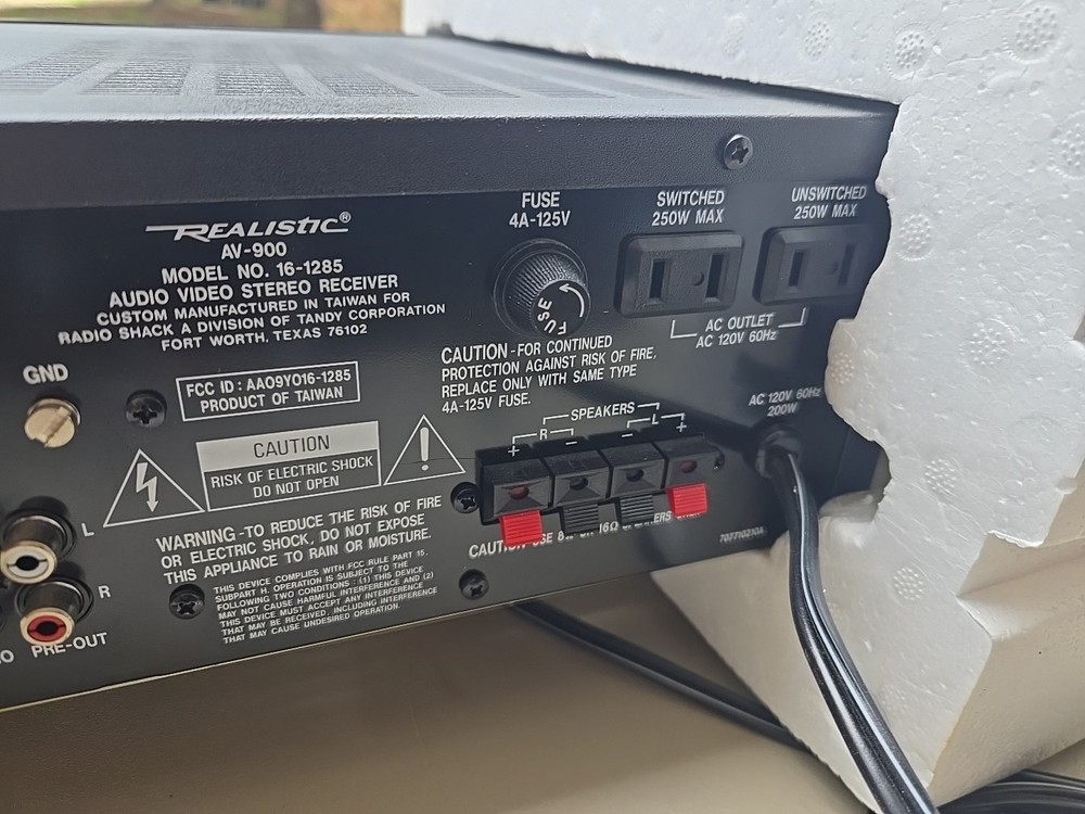 Vintage Realistic AV-900 Solid State Stereo Amplifier W/ Remote In BOX Powers On