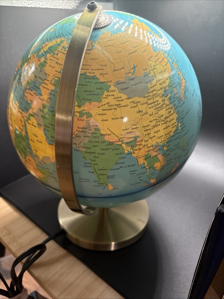 Vintage 10” Illuminated Globe with On/Off Switch