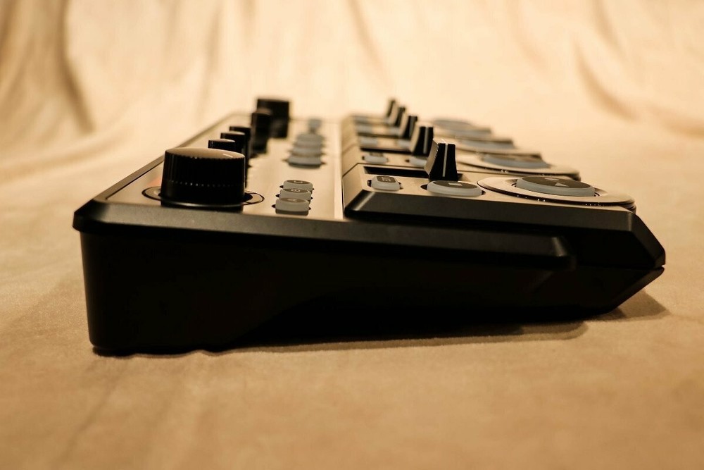 BOSS RC-505 Loop Station table top Multi-Effects Pedal With Adapter