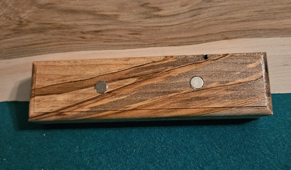 2 Knife display stands - Ambrosia Maple