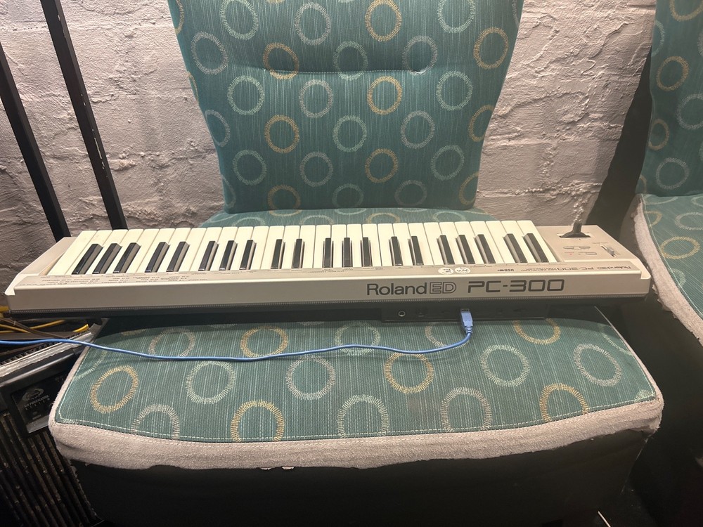 Roland PC 300 MIDI Controller works on PC