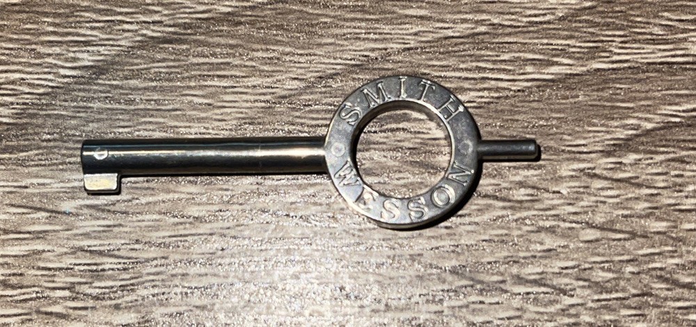 Smith & Wesson  Standard Handcuff Key S&W