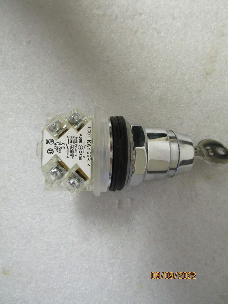 NEW Square D 2 Position Selector Switch Head Manual Return with KA1 Contact Bloc