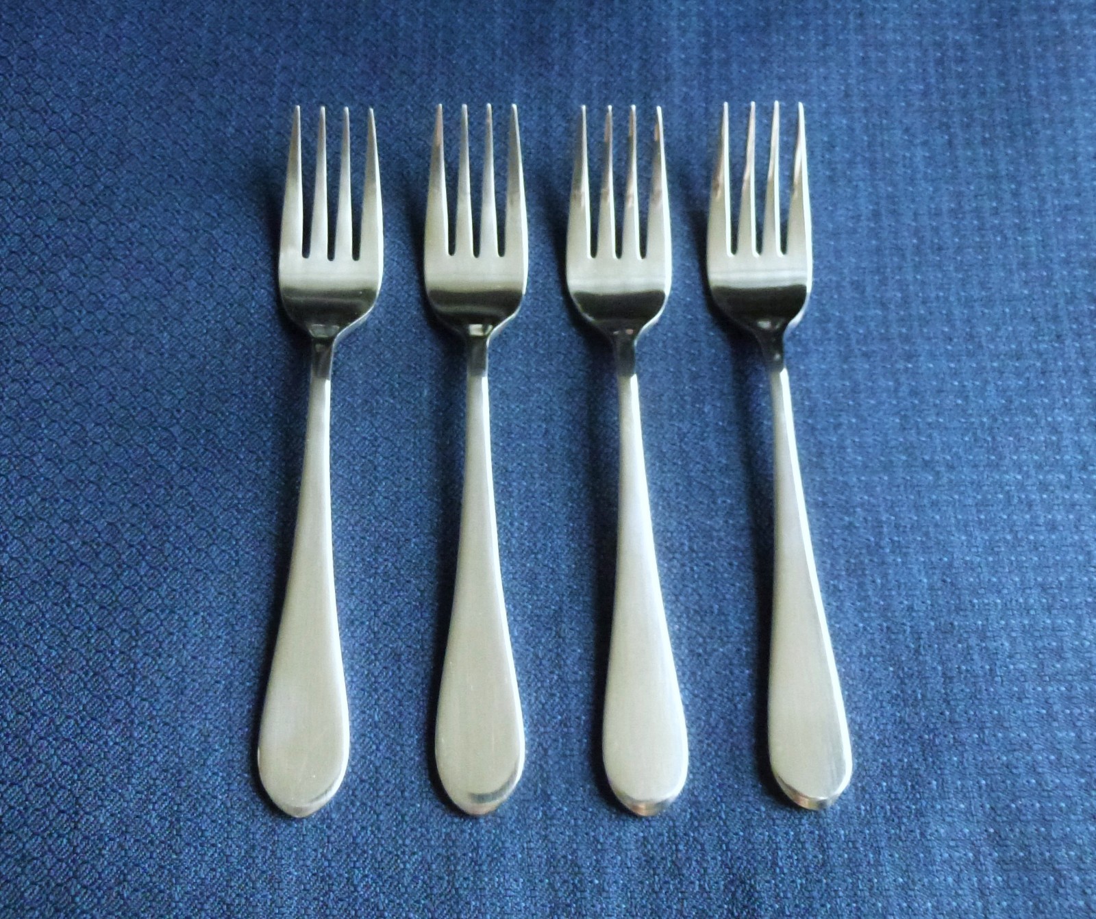 Oneida ICARUS Glossy Set of 4 Salad Forks Stainless Flatware (6 7/8")