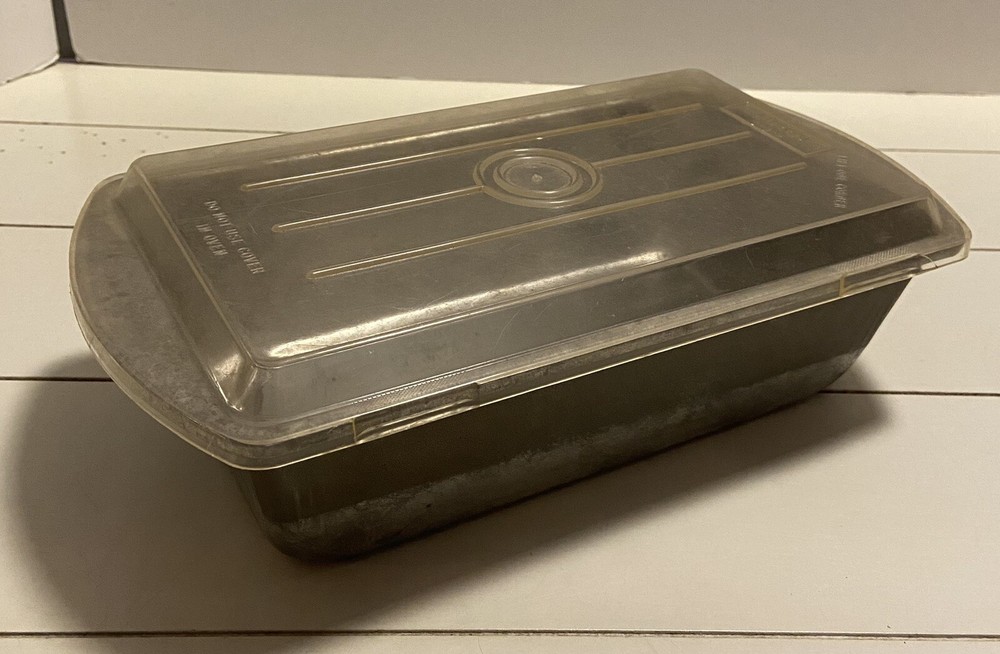 Vintage Rectangle Pan with Plastic Break Resistant Lid