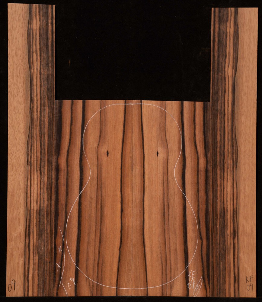 Kalimantan Ebony #09 Ukulele Set Baritone size