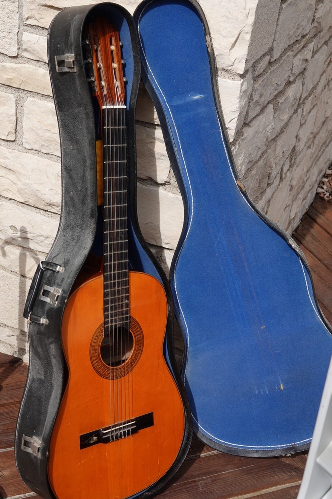 HERMANOS LEAL CLASSICAL GUITAR