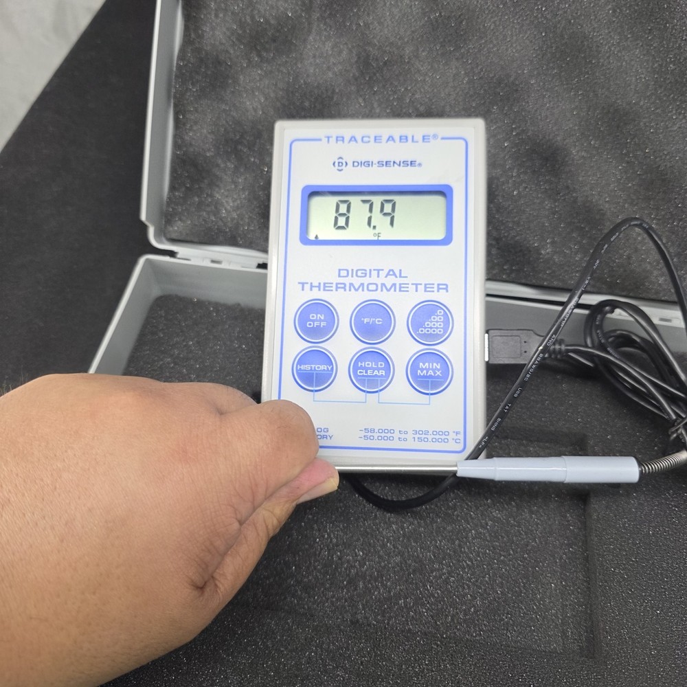 Traceable Digital Thermometer with Probe & Carry Case, Data Log. 50 Memory
