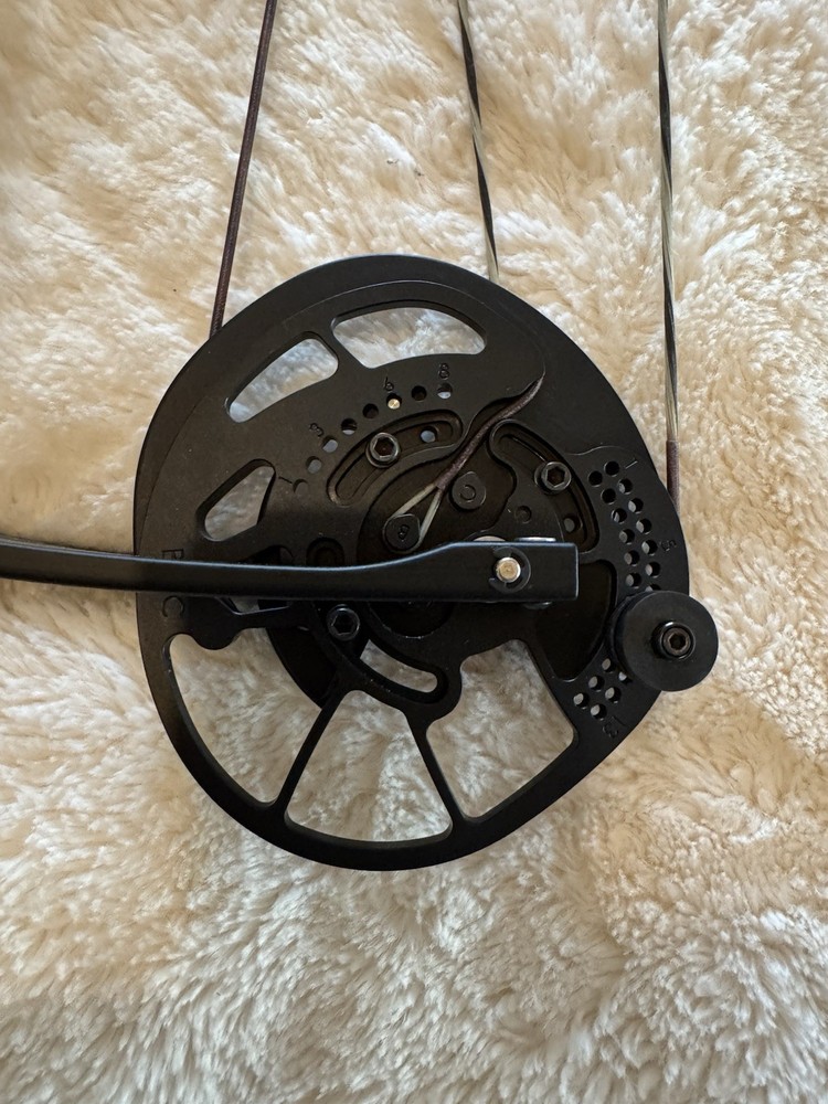 Gearhead P30 Pivot Compound Bow