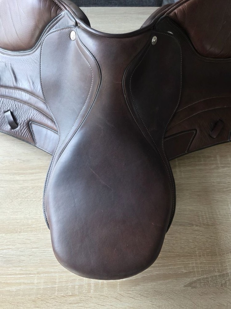Devoucoux Brown Leather Jump Saddle + Wall Mount Rack