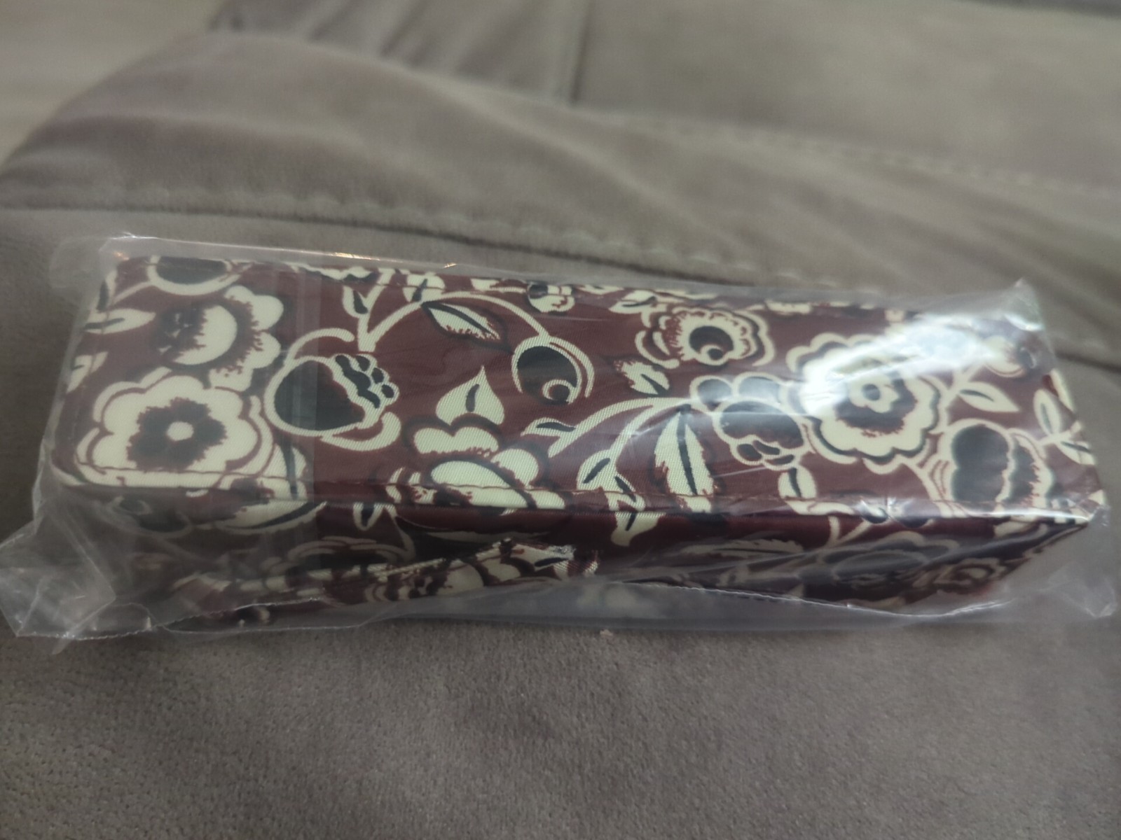 Vera Bradley BUBBLY FLOWERS CINNAMON 7 DAY NYLON Travel Pill case NWT