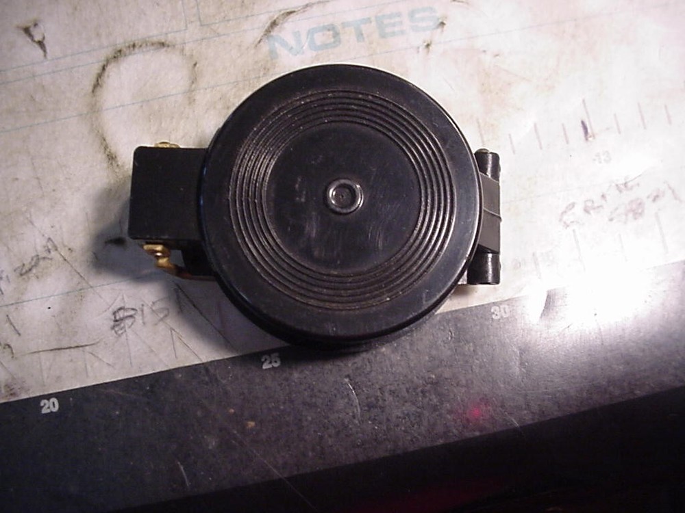 NICE ENGINEER DIRCETIONAL COMPASS 2 1/8 INCH ACROSS.