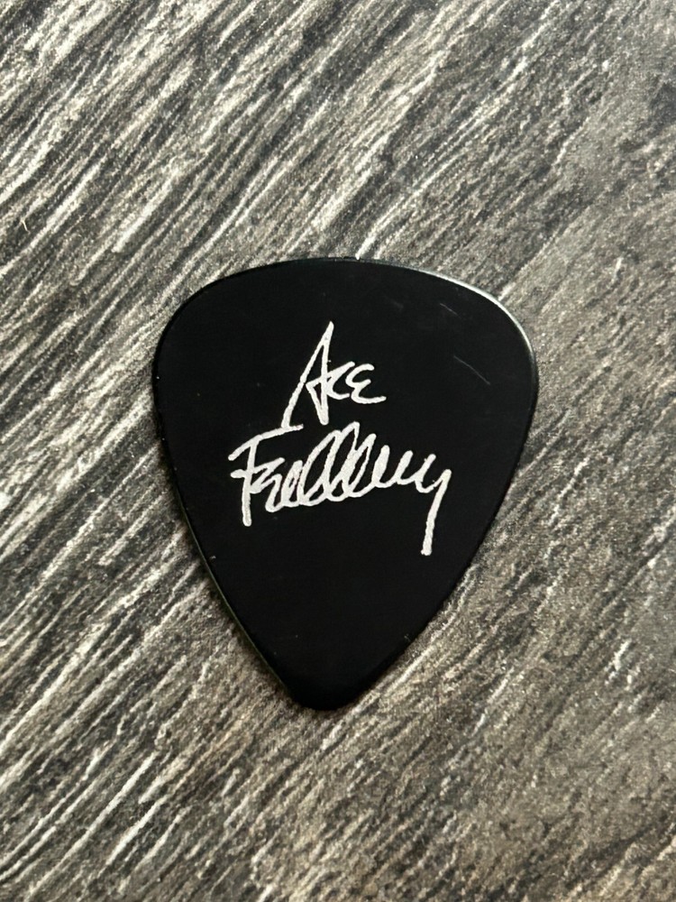 Kiss Guitar Pick ACE FREHLEY 12 Picks CD Promo Signature Black Silver Vintage