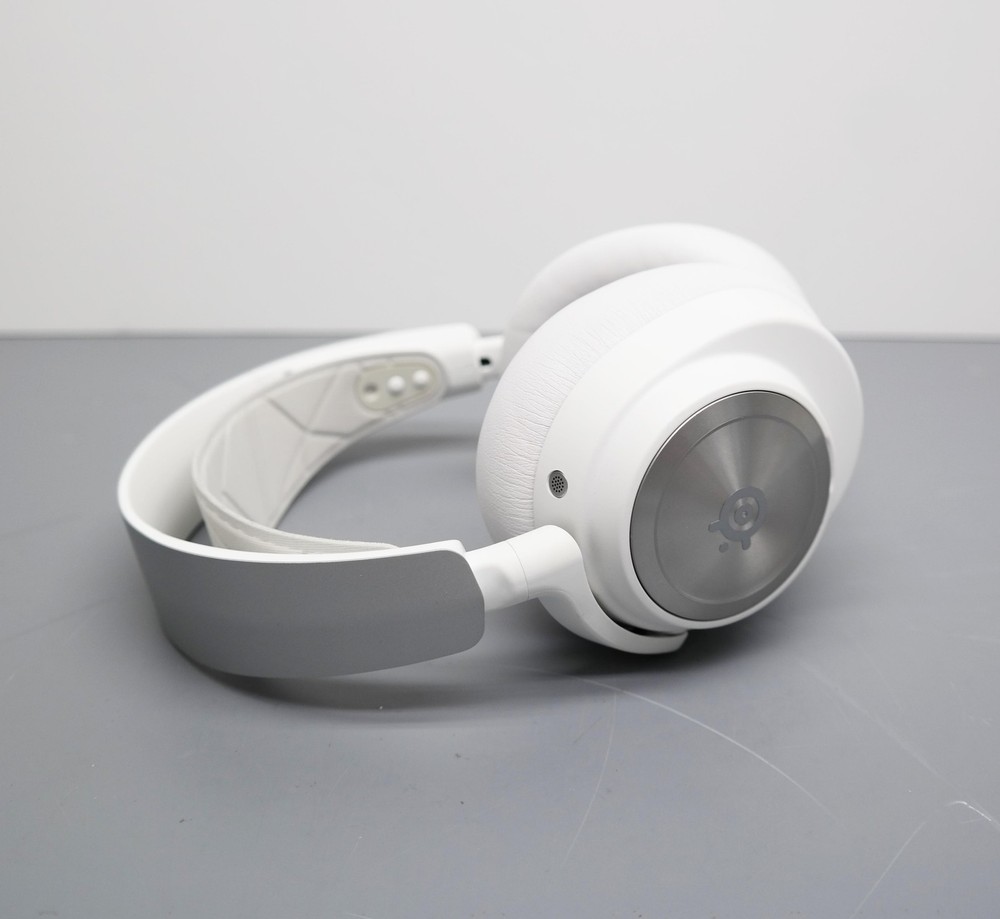 SteelSeries Arctis Nova Pro 61524 Wireless Multi Gaming Headset - White