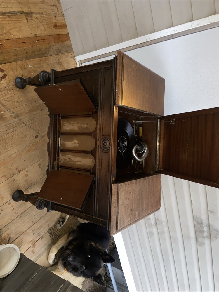 Victora Talking Machine