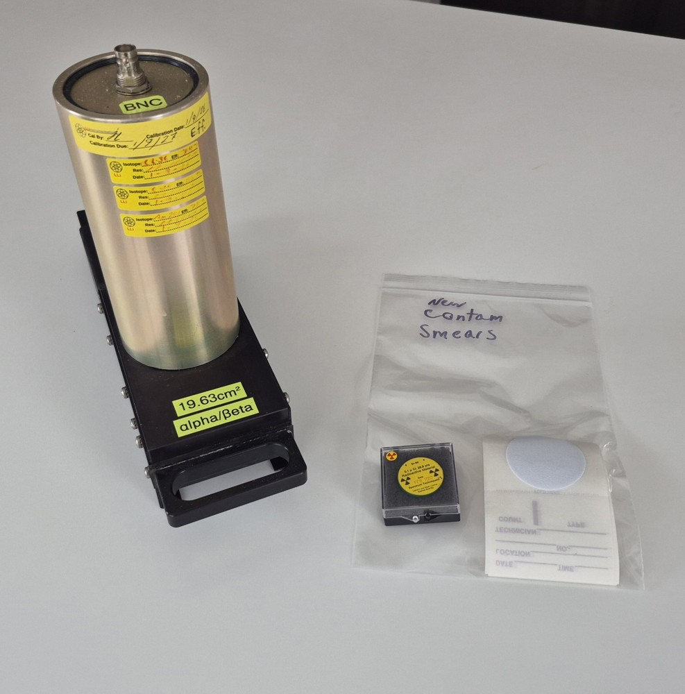 Working 1/2-2" Alpha/Beta Scintillation Sample Tray, With Accessories!