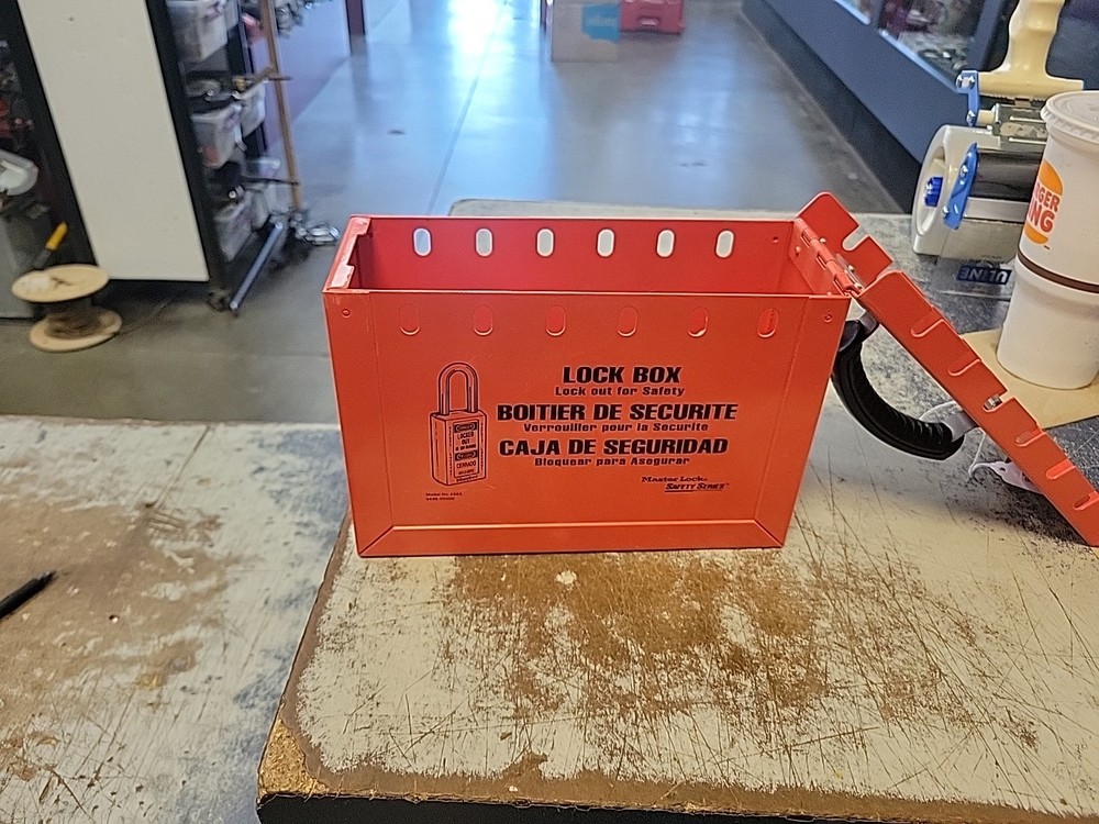 Master Lock 498A Portable Group Lock Box