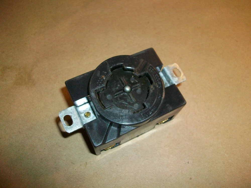 COOPER Power Lock 30amp Twist Lock  600vac WELD SOCKET