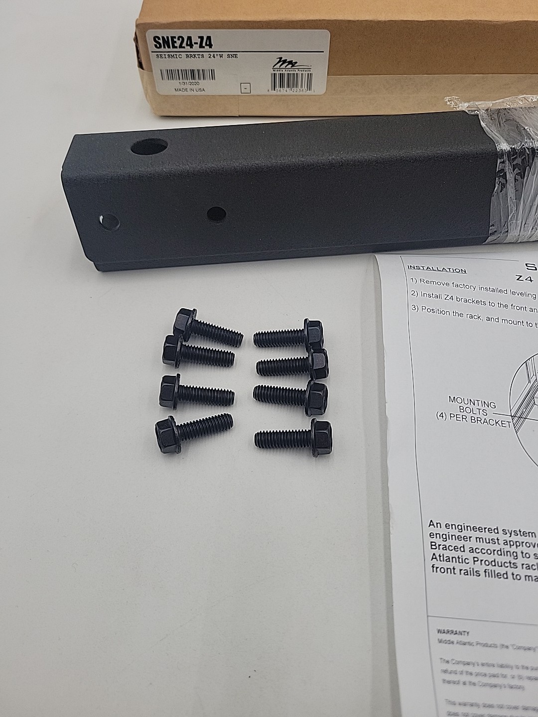 Middle Atlantic Seismic Brackets (24 inch Wide SNE Racks) SNE24-Z4