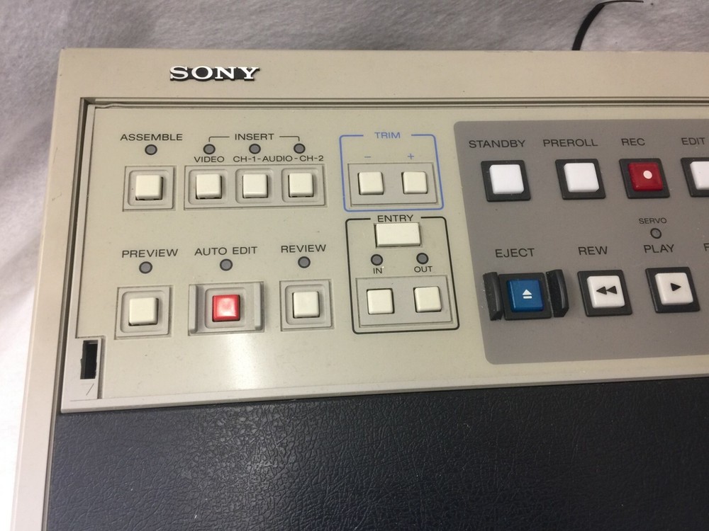 SONY BVU-950 (Front control panel only)with BK-803 Case & BK906 panel extension