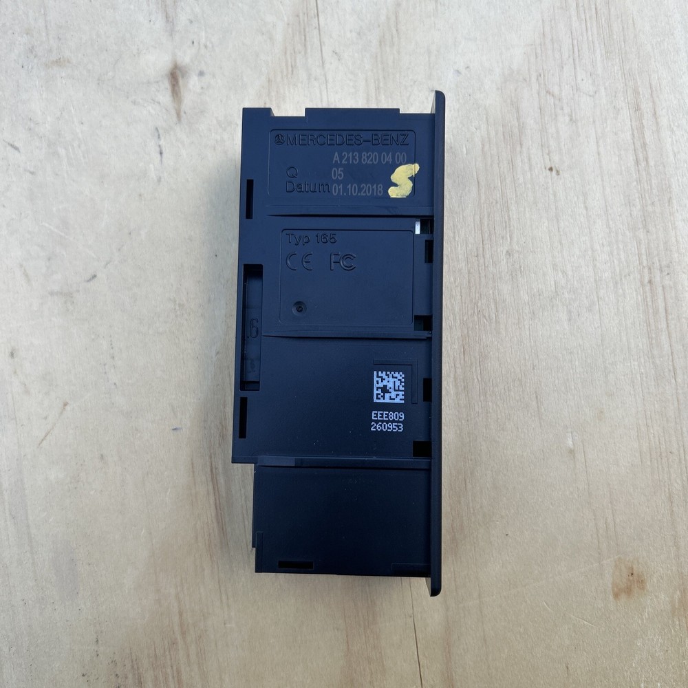 Genuine Mercedes OEM card reader USB connection module unit socket A2138200400