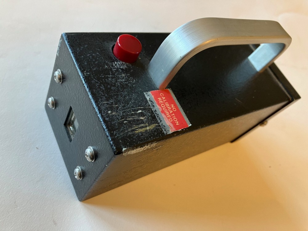 Narda Model 8699 Microwave Radiation Check Source - Frequency 12 GHz