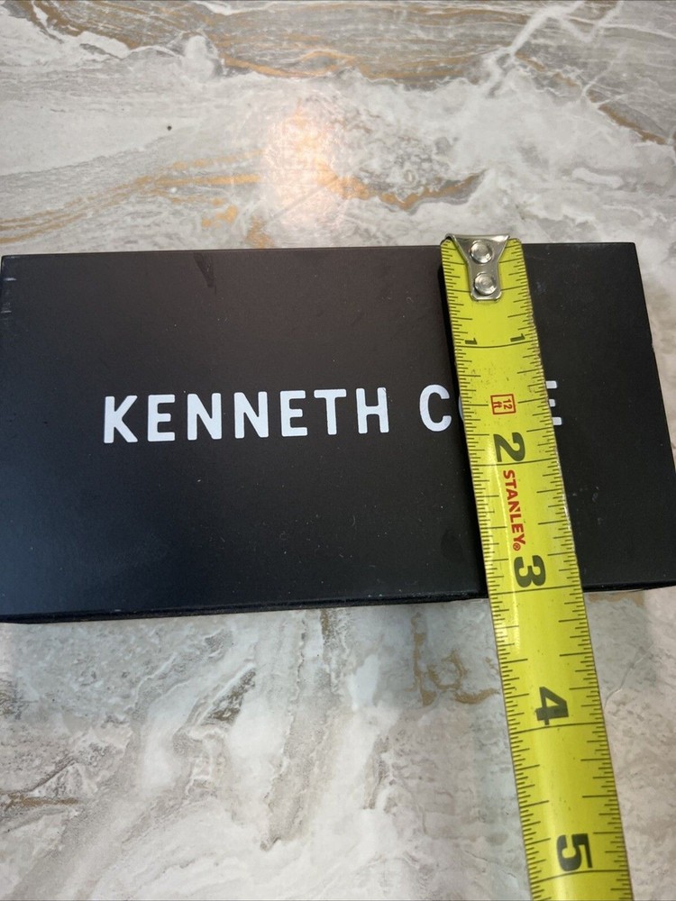 KENNETH COLE 5.5" STORE SIGN DISPLAY