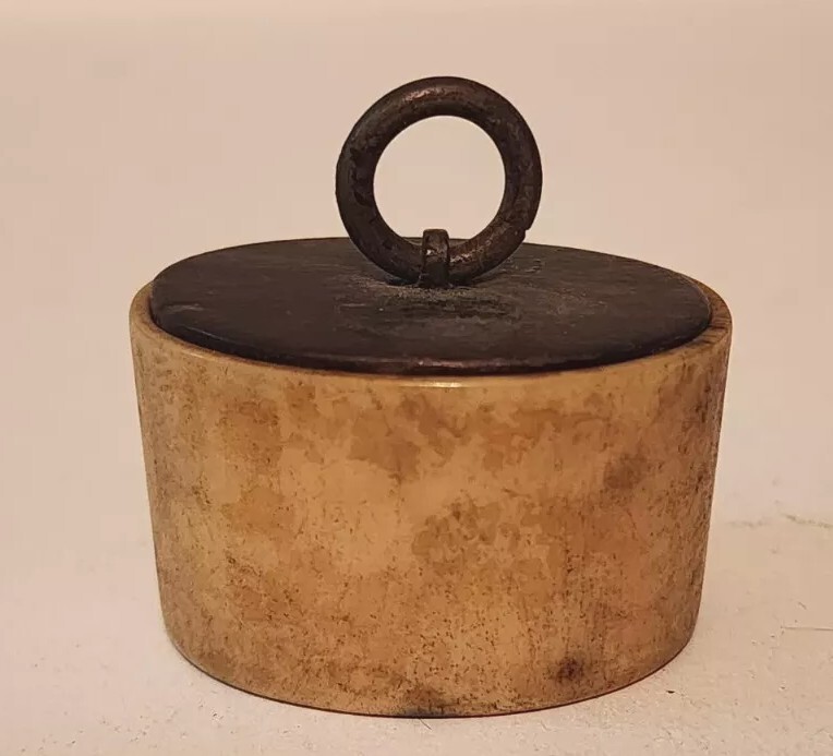 Early Primitive Snuff Mull Box