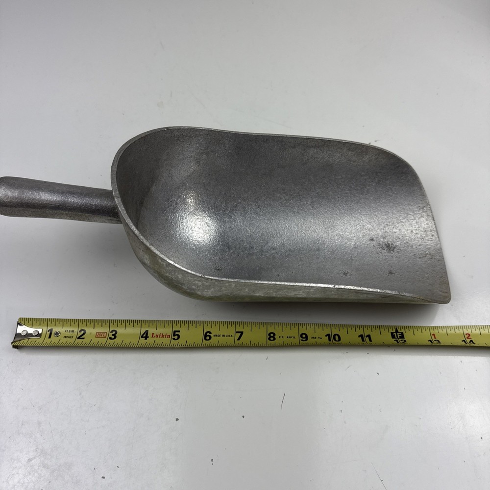 Aluminum scoops