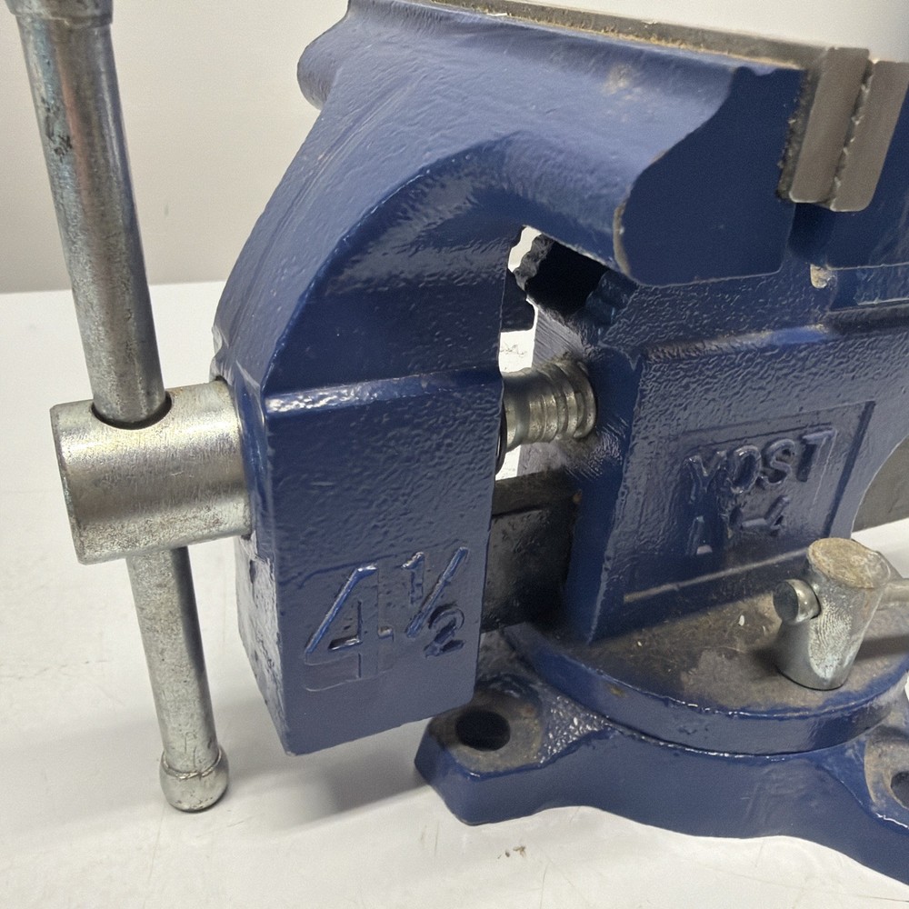 Yost Bench Vise. LV-4 4 1/2