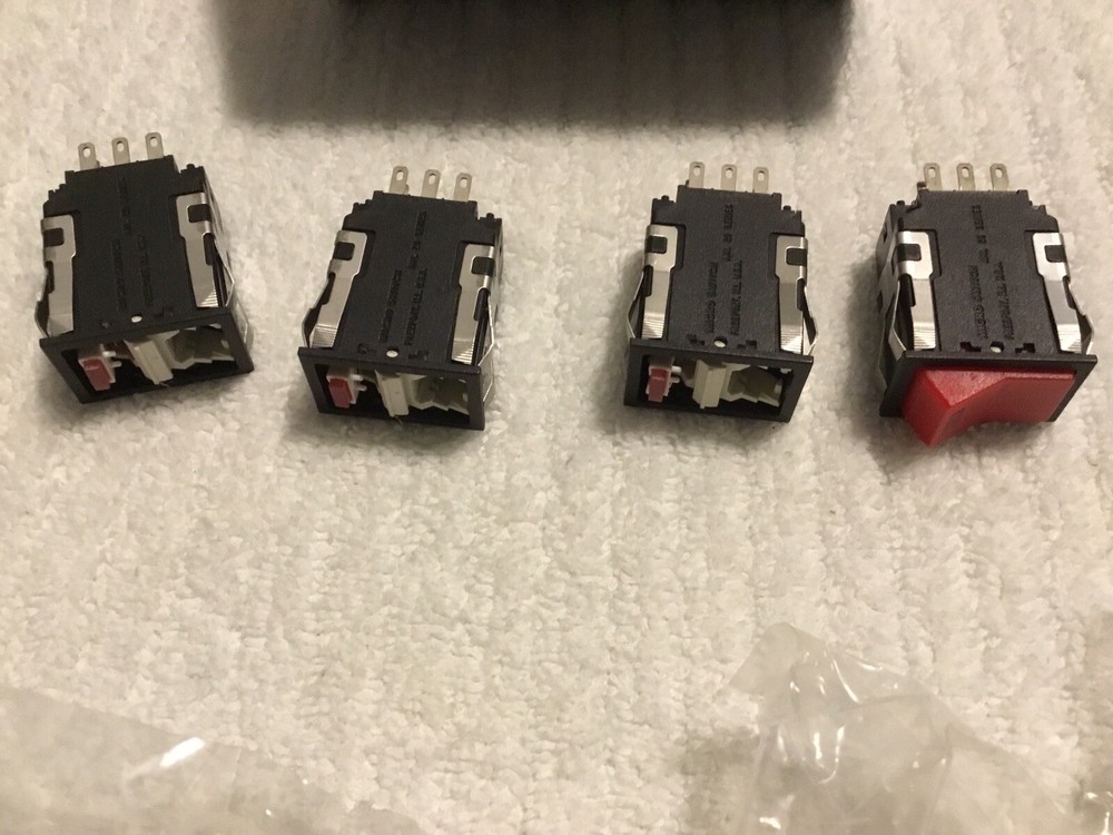 Honeywell MicroSwitch: AML26FBB2AA01XR Push Button Switches