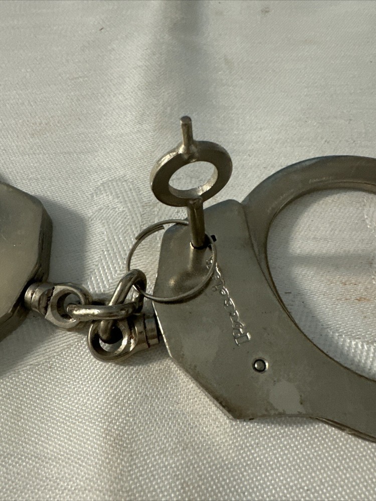 Used: Handcuff - Precise Professional ￼