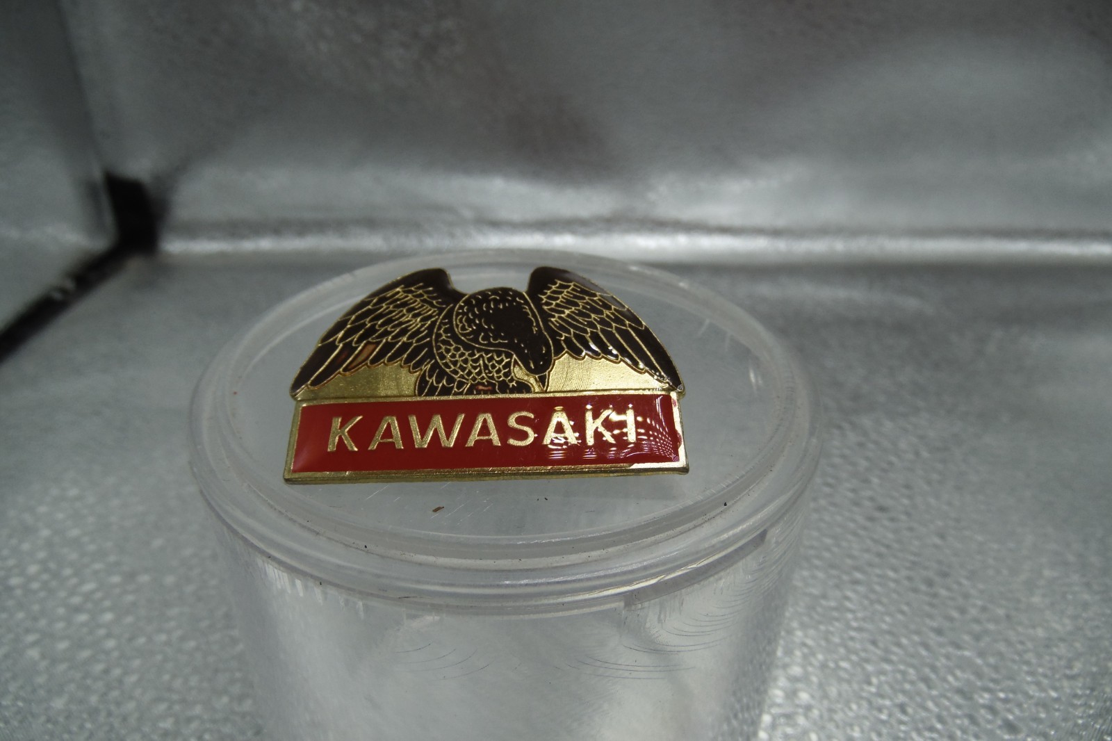 VINTAGE KAWASAKI HAT PIN BADGE