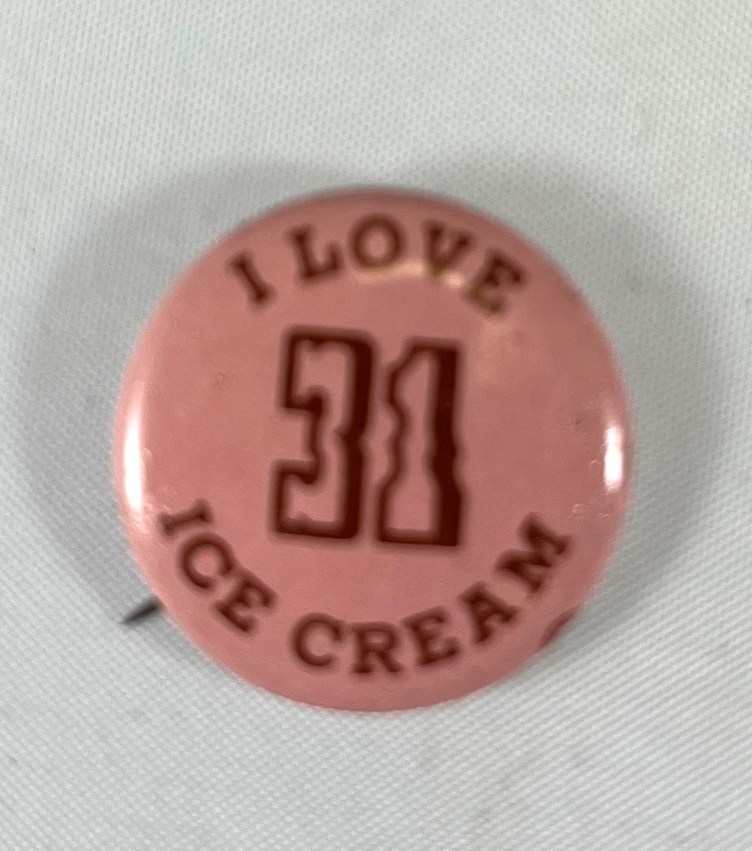 Baskin Robbins "I LOVE 31" ice cream dairy pin button
