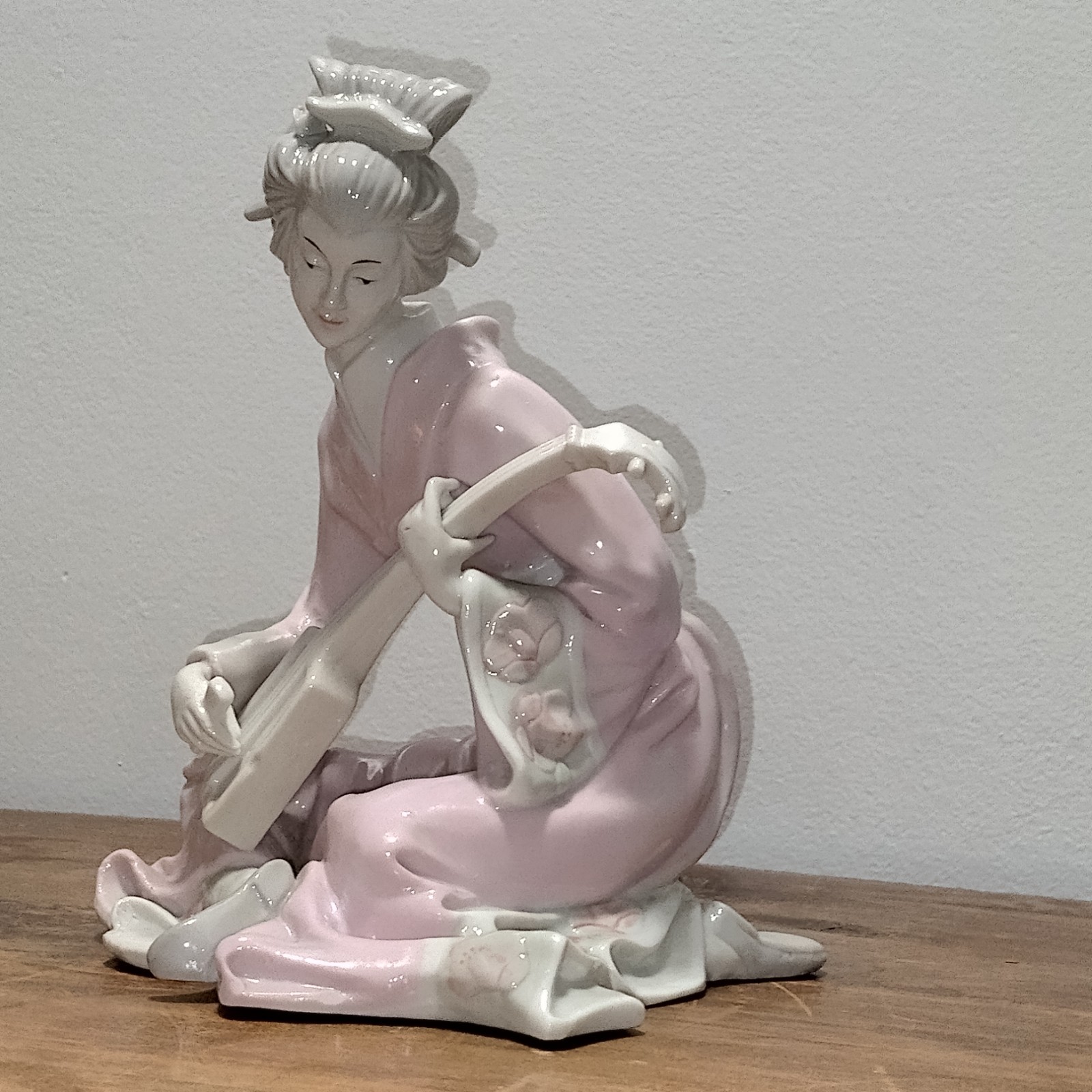 Porcelain Japanese Geisha Lady Playing Shamisen Figurine Vtg 80s Pink Pastels
