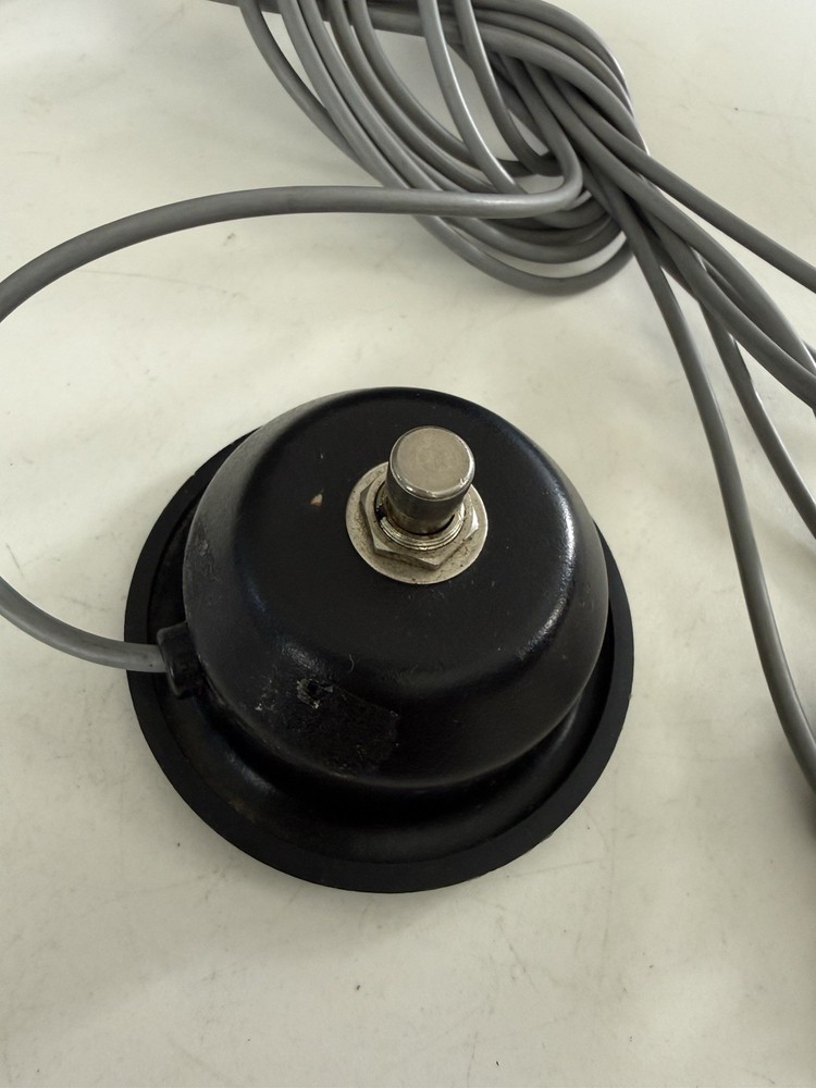 MOMENTARY SINGLE-BUTTON FOOTSWITCH Phone Plug With 12’ Cable