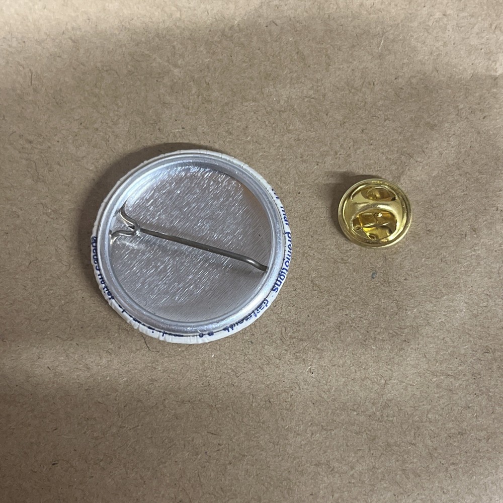 1910 - 1985 Canada Navy 75th Anniversary Button