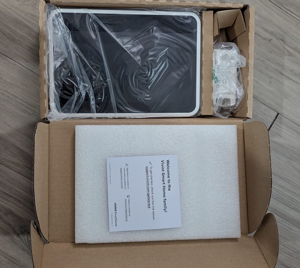 Vivint SmartHome Control Panel (vs-sh200-c00)