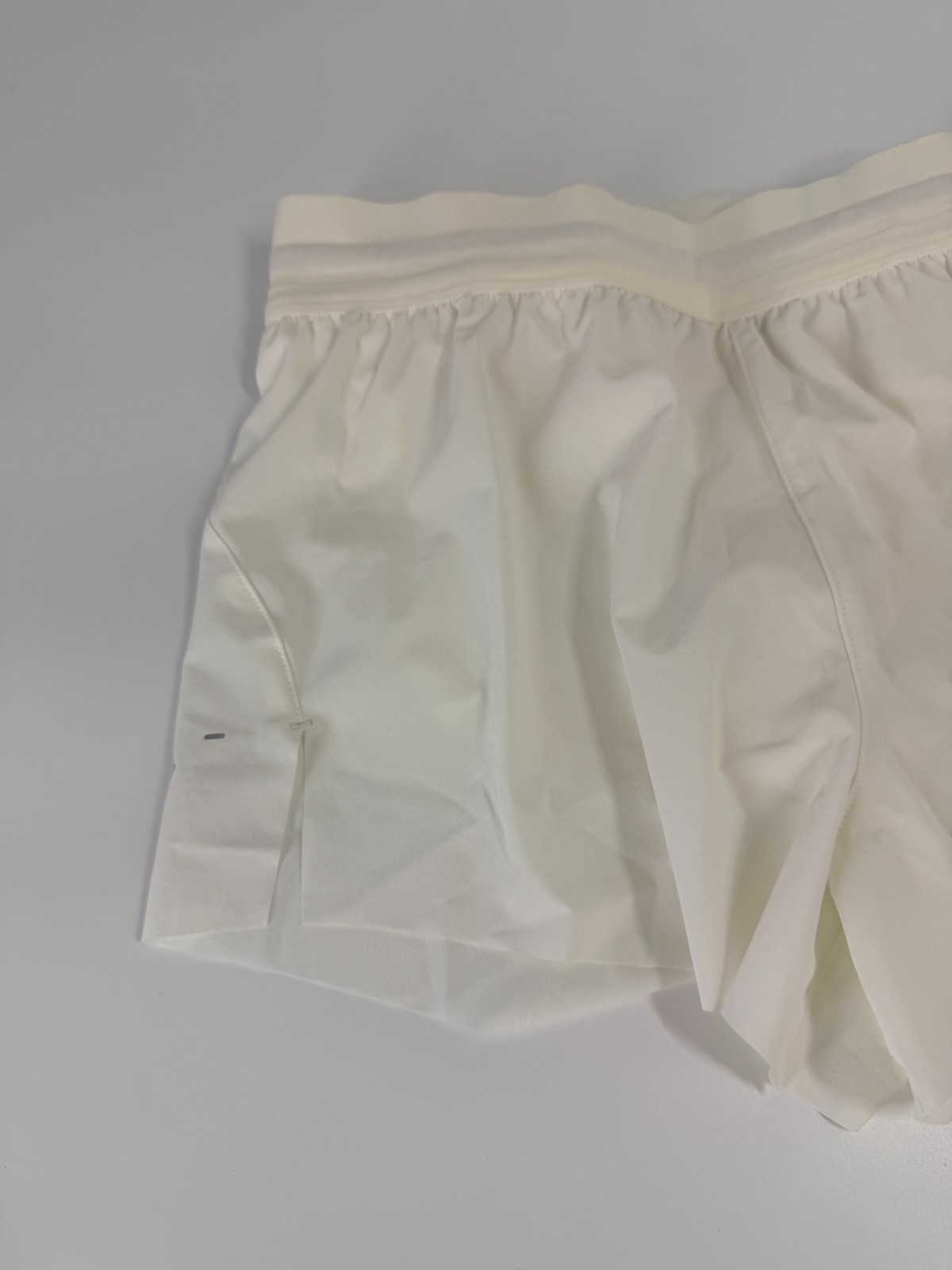 Nike Swift Dri FIT Mid Rise 2.5" Lined Running Shorts Womens Size M HQ0638-133