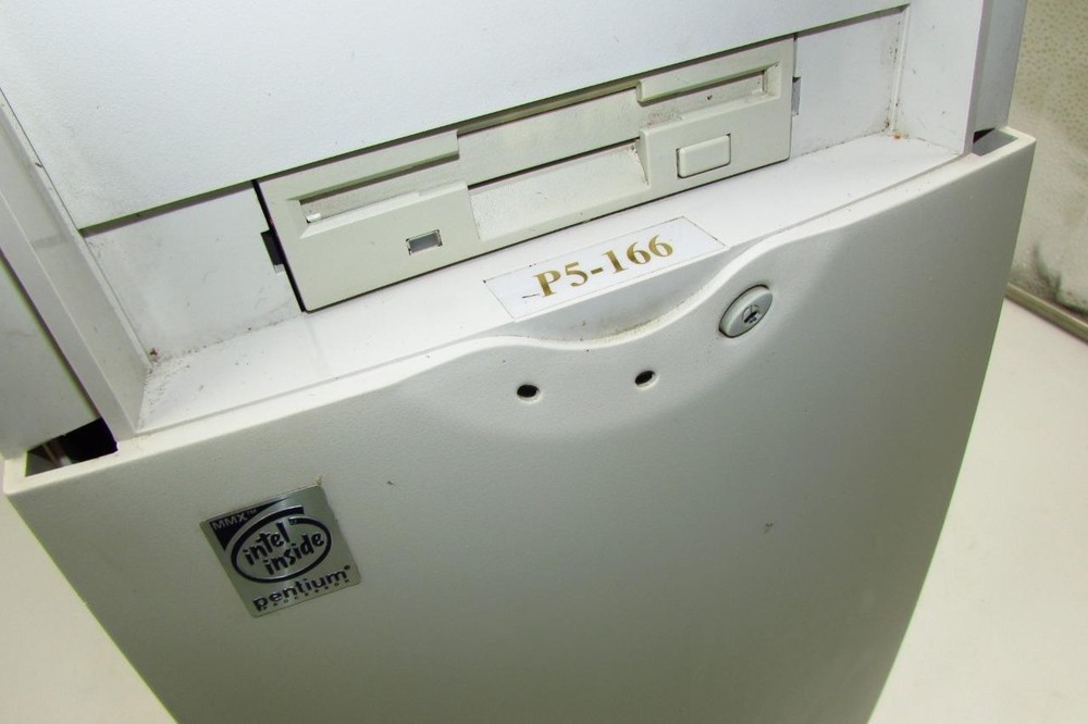 Vintage Gateway 2000 Model P5-166 Computer PC Desktop