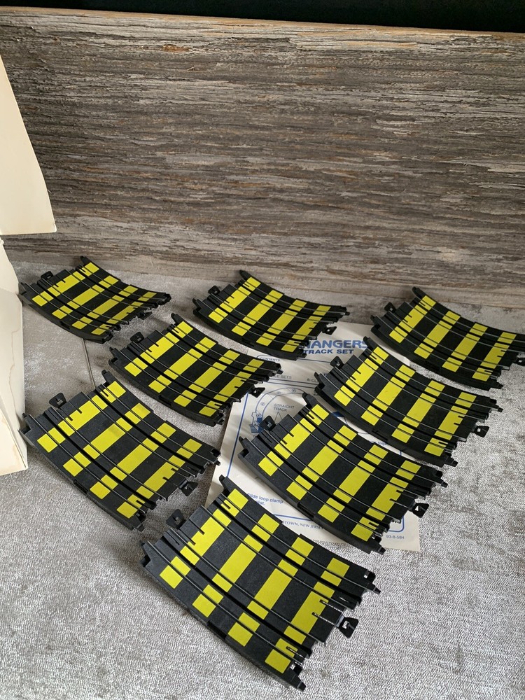 1983 TYCO SUPER CLIFF HANGERS LOOP TRACK SET WITH ORIGINAL BOX