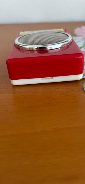 VINTAGE OLD 6 TRANSISTOR RADIO, VISCOUNT MODEL 607, A REAL GEM!!