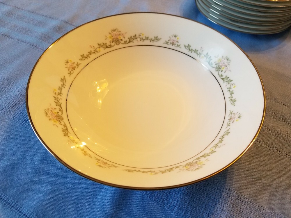 NORITAKE EARLY SPRING , Dinnerware Set , Pattern 2362 , 50 pieces Fine China