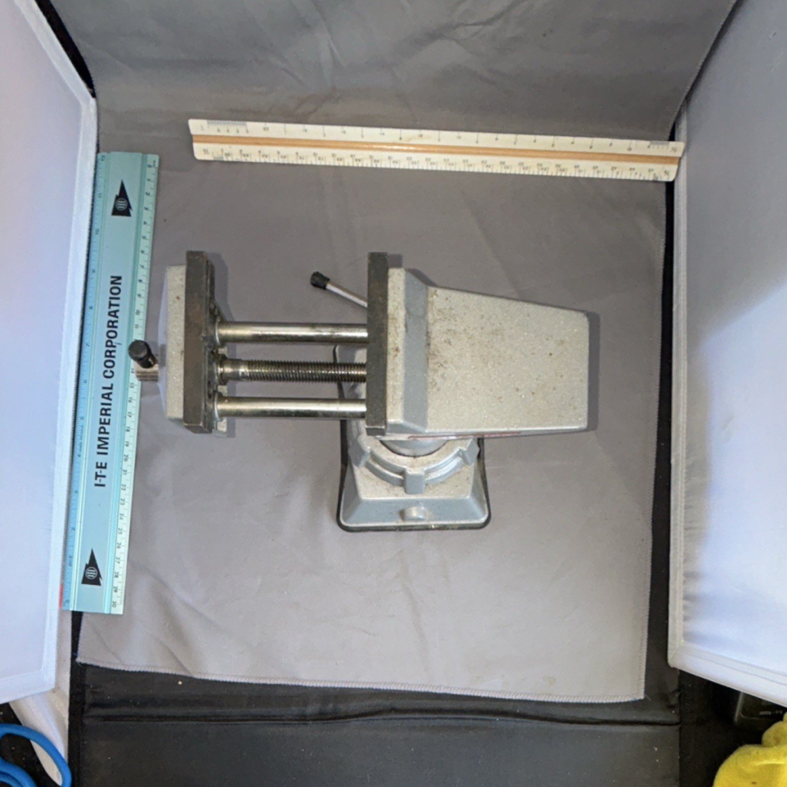 Craftsman Bench Vise Cast Iron Silver 4 in Jaw 4 in Opening Rotating Swivel Base