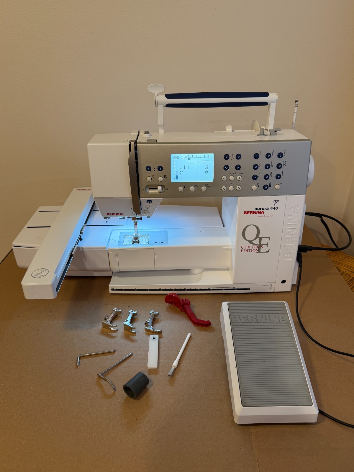 Bernina Aurora 440 QE computerized, embroidery sewing machine